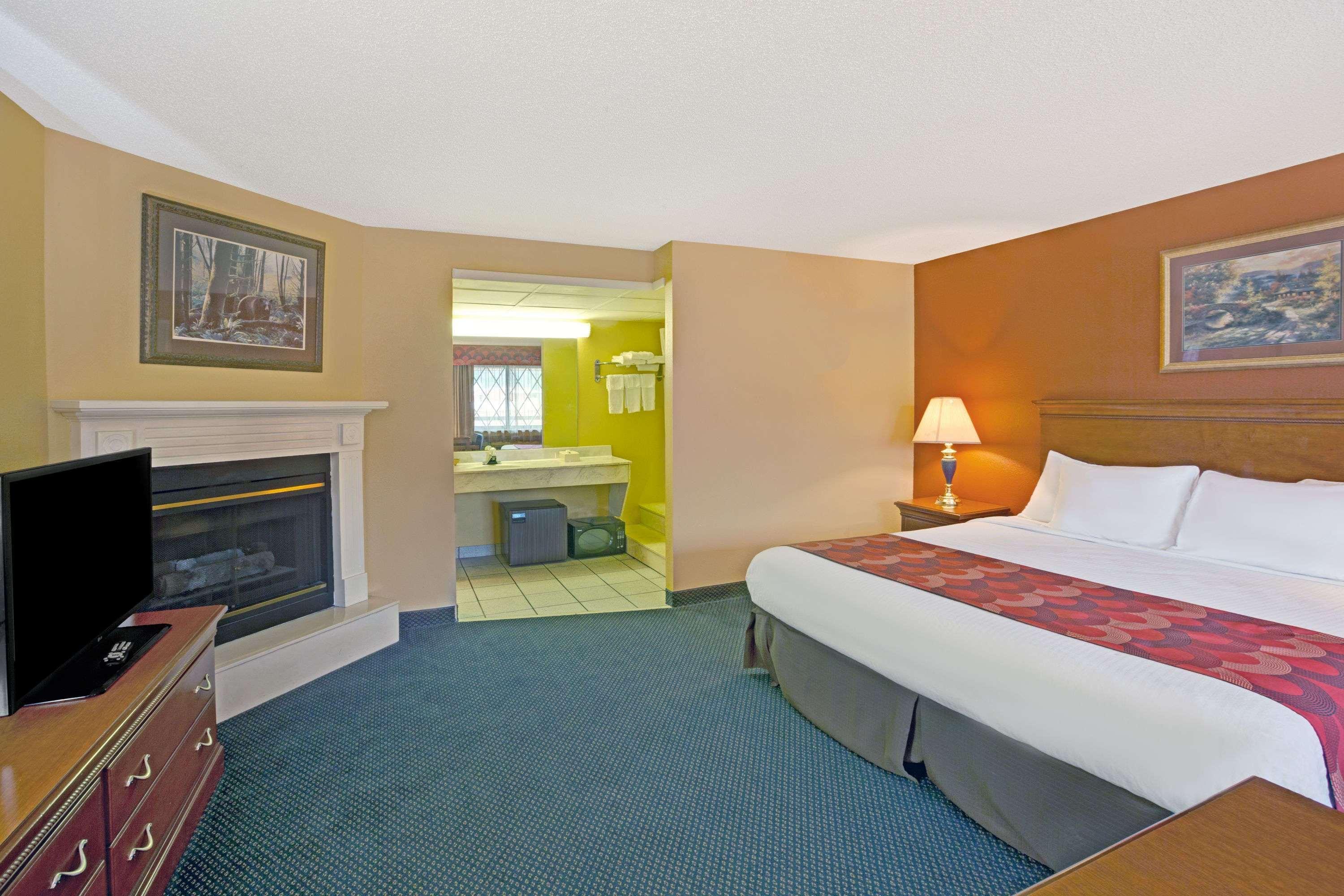 Super 8 By Wyndham Downtown Gatlinburg At Convention Center Hotel Luaran gambar