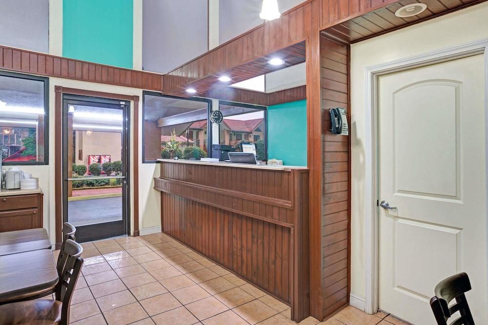 Super 8 By Wyndham Downtown Gatlinburg At Convention Center Hotel Luaran gambar