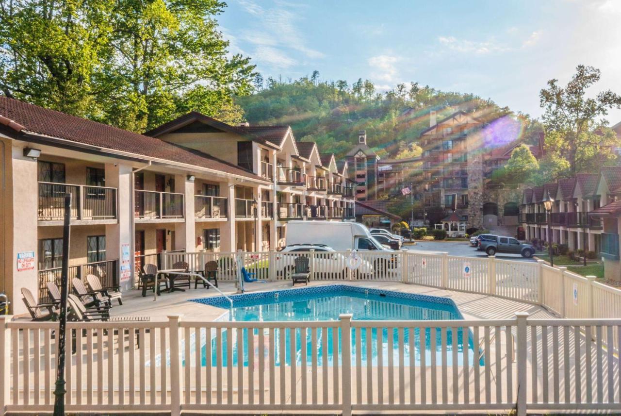 Super 8 By Wyndham Downtown Gatlinburg At Convention Center Hotel Luaran gambar